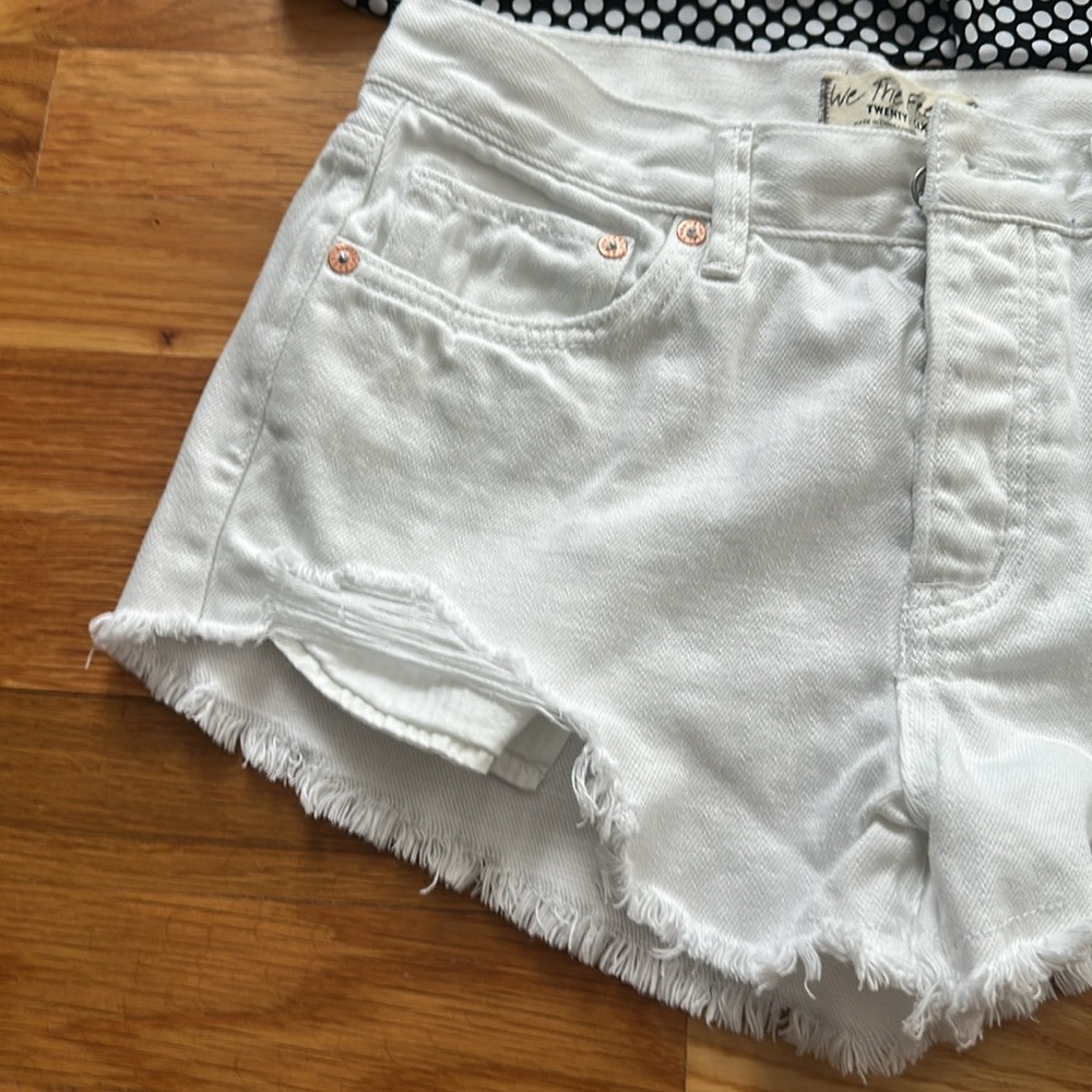 We the free, size 26, white cut off button fly shorts - Picture 5 of 11